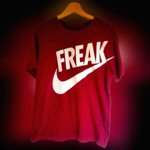 Nike ✨️Freak ✨️ Tee - Maroon